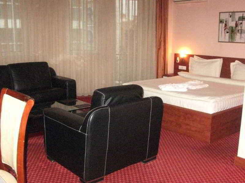 Hotel Royal Pristina Exterior photo