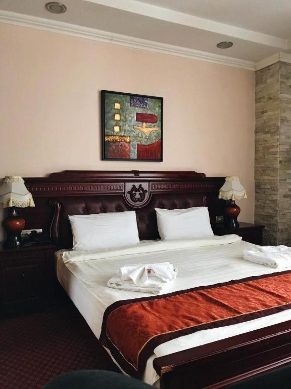 Hotel Royal Pristina Exterior photo